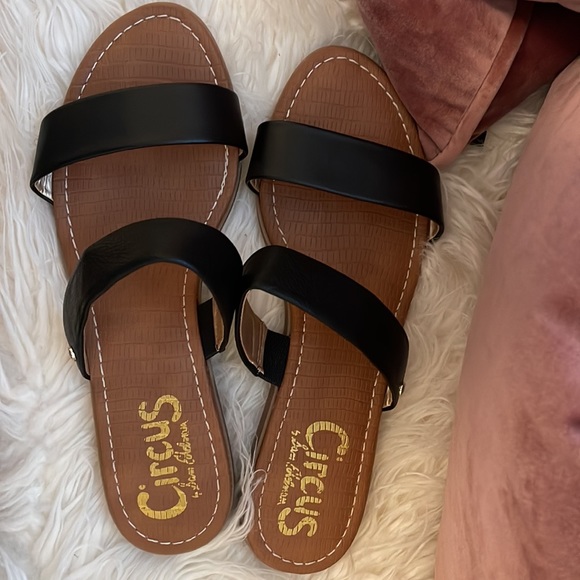 Tan/black Sandals - Picture 2 of 2